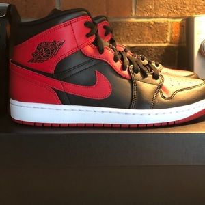 Jordan 1 mid Banned
